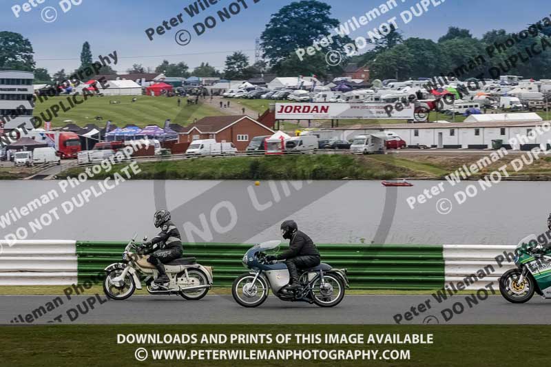 Vintage motorcycle club;eventdigitalimages;mallory park;mallory park trackday photographs;no limits trackdays;peter wileman photography;trackday digital images;trackday photos;vmcc festival 1000 bikes photographs